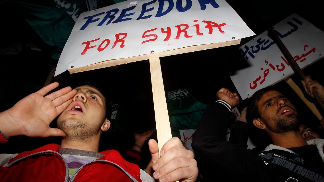 2012-02-09T211258Z_01_LBN02_RTRMDNP_3_LEBANON-SYRIA.JPG1318944631251090524.jpg