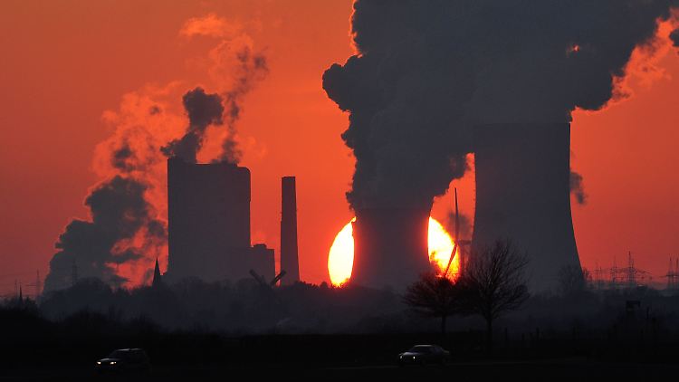 Auch eine geringere Sonnenaktivität, wenn sie denn kommt, wird keinen sehr starken Abkühlungseffekt haben.