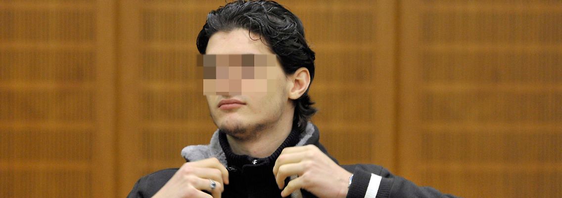 Uka nahm das Urteil regungslos auf.