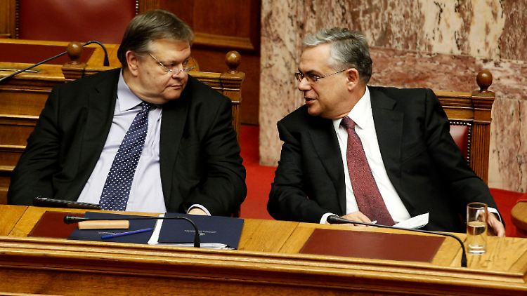 Finanzminister Venizelos (l.) und Ministerpräsident Papademos: Sie sind die Stützen der Regierung.