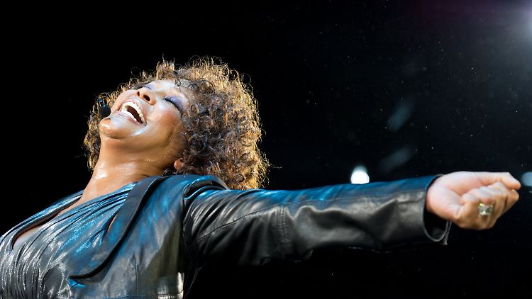 Whitney Houston soll bisexuell gewesen sein.