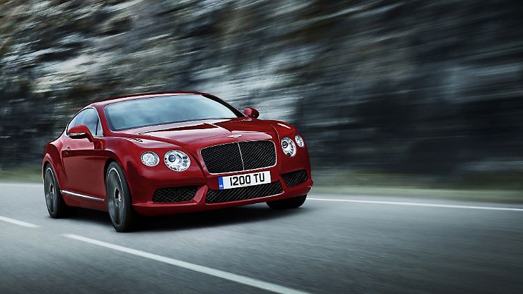 Der Bentley erreicht eine Höchstgeschwindigkeit knapp über der 300er-Marke.