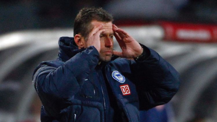 Michael Skibbe nach dem 0:5 in Stuttgart. Am Sonntag erlösten sich Hertha und der glücklose Coach voneinander.