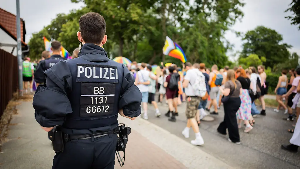 Die-Polizei-ist-sensibilisiert-mit-Blick-auf-kommende-CSD-Veranstaltungen-in-Brandenburg