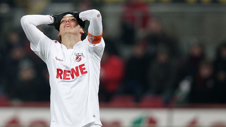 Entsetzen beim Abpfiff: Kölns Kapitän Pedro Geromel kann die Last-Minute-Pleite nicht fassen.