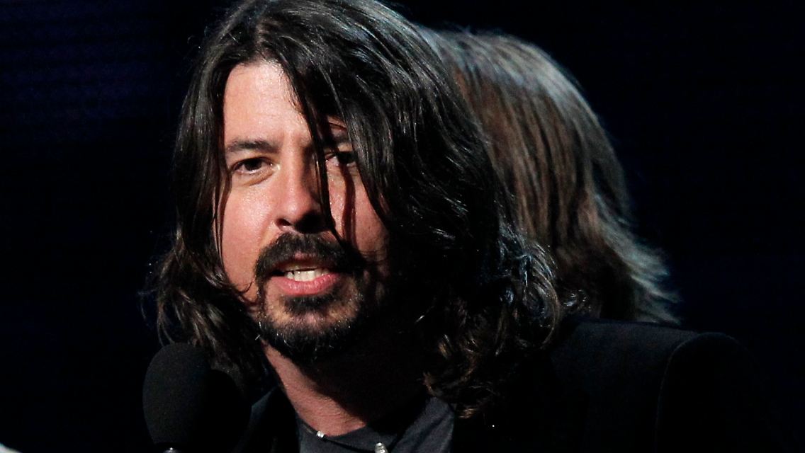 Super Musiker, super Konzerte: Dave Grohl kommt mit den Foo Fighters zu Rock am Ring. Und mit dem unten erwähnten Gesicht der Honkonger Proteste ist er nicht gemeint.