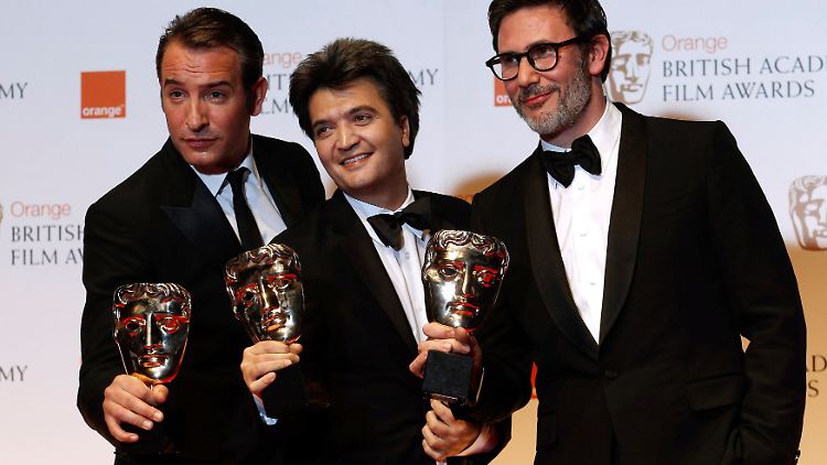 "The Artist"-Crew um Hauptdarsteller Jean Dujardin, Produzent Thomas Langman und Regisseur Michel Hazanavicius heimst Bafta-Preise ein.
