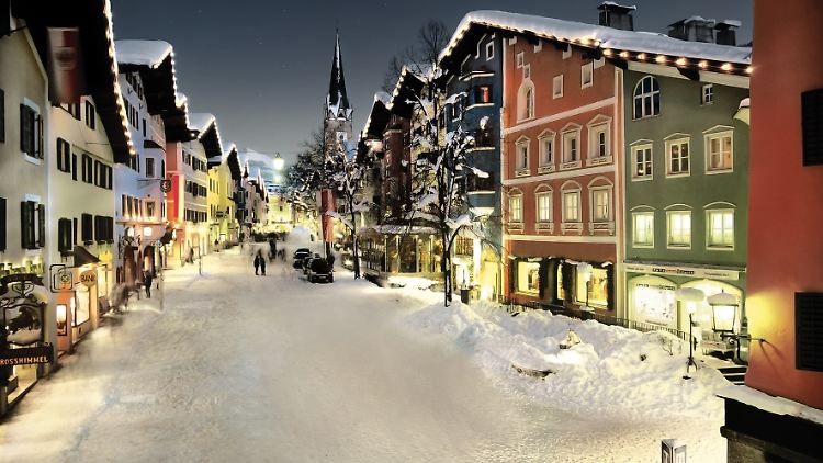 Lichterglanz: Kitzbüheler Altstadt im Winter.