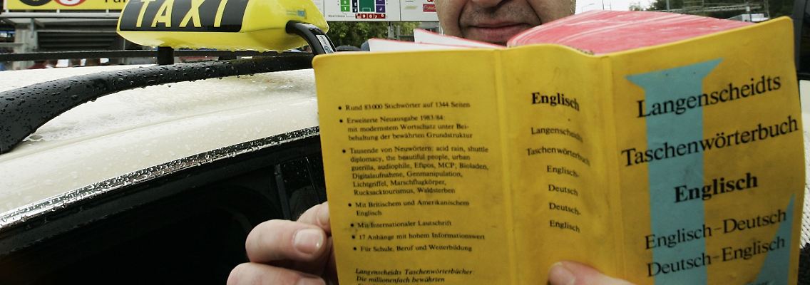 "Shit" und "storm" finden sich vermutlich in diesem Wörterbuch. Die Kombination ist eher jüngeren Alters.