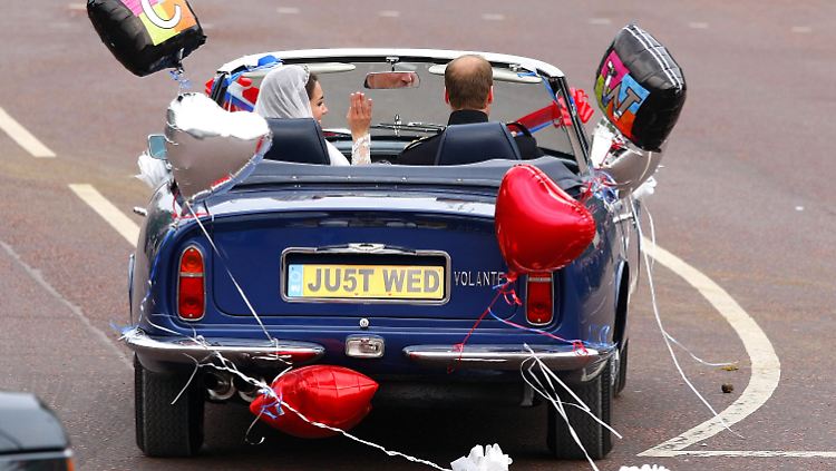 Das Auto spielt seit jeher eine große Rolle für die Beziehung - sei es, dass sich Paare das erste Mal darin geküsst haben oder, dass die Fahrt damit der Auslöser für einen Flirt war.