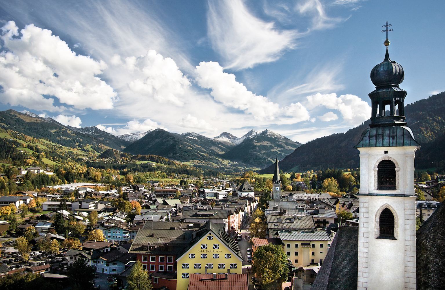 Kitzbühel ist weltberühmt - und das bereits seit mehr als hundert Jahren. Seit 1898 kommen Touristen nach Kitzbühel, …