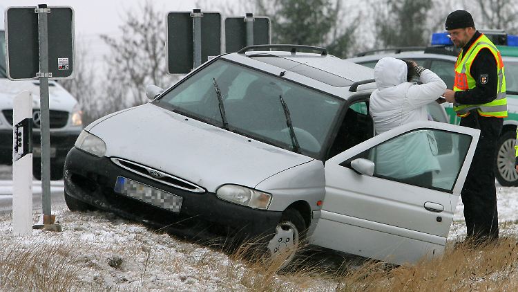Dem Ausrutscher auf Schnee besser vorbeugen. Sonst wird es teuer.