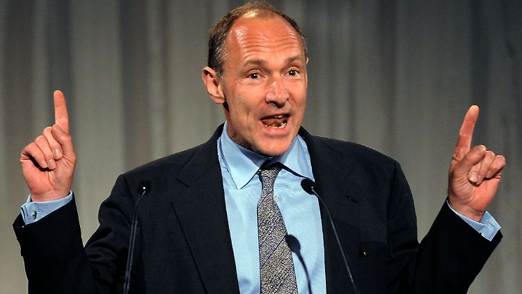 Tim Berners-Lee entschuldigt sich für die Zusatzbelastung von Zeigefingern durch seinen Programmierfehler.