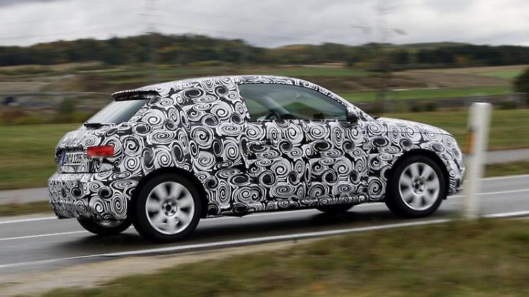 Kleinster Audi der künftigen Modellpalette: Der neue A1 auf VW Polo-Basis absolviert bereits Testfahrten - allerdings noch aufwendig getarnt.