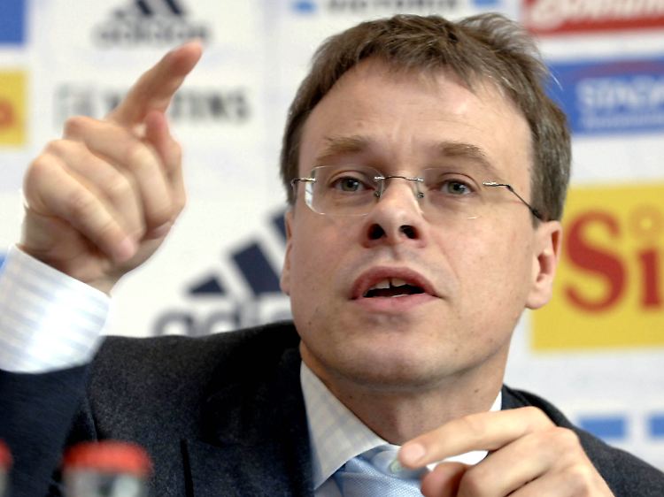 Schalkes Geschäftsführer Peter Peters ist Herr der vielen Tochterunternehmen und hat damit alle Hände voll zu tun.