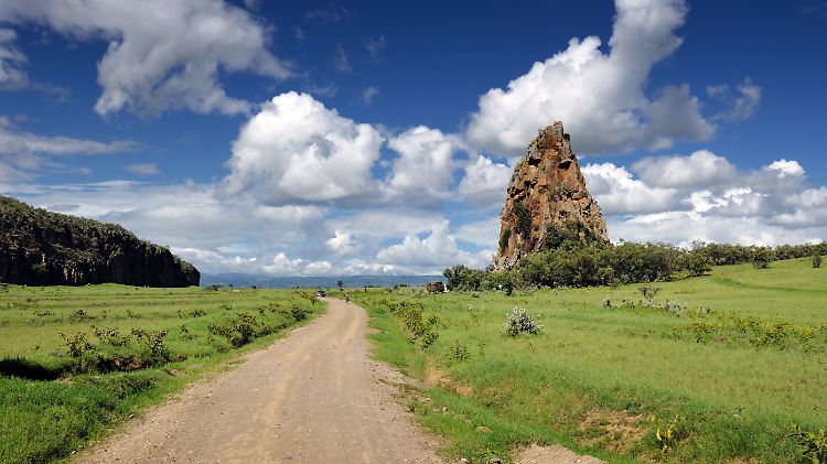 Der weite Himmel über Kenia: Bei Touren durch den Hells Gate National Park gibt es viele Gelegenheiten, einen Blick auf die eindrucksvolle Landschaft zu werfen