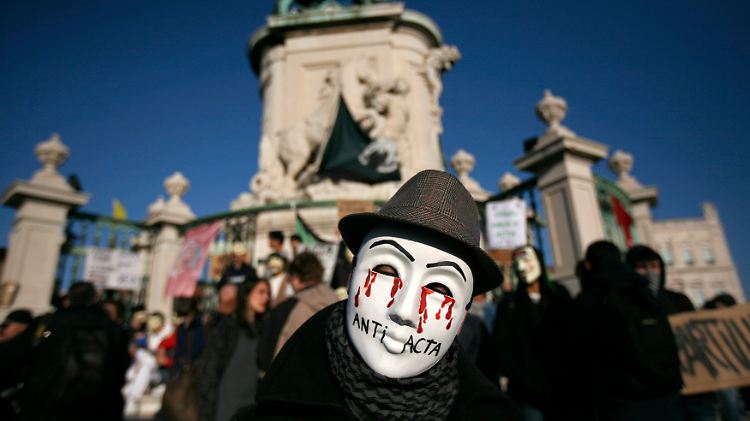 Auch in Lissabon gehen Hunderttausende gegen den Sparkurs ihrer Regierung auf die Barrikaden.