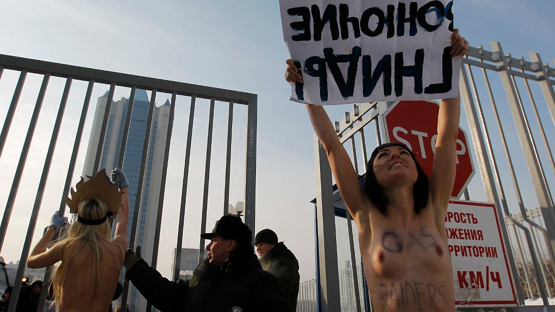 2012-02-13T110145Z_01_MOS08_RTRMDNP_3_RUSSIA.JPG421561547220363317.jpg