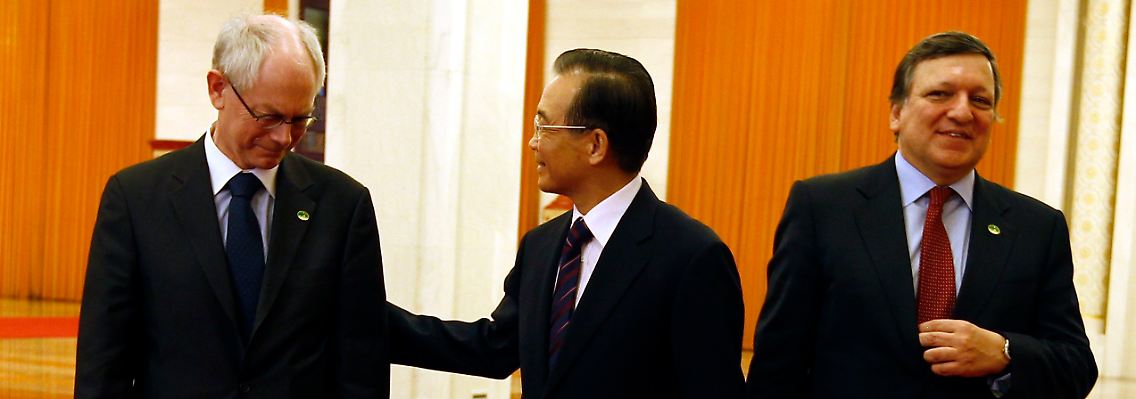Viel Höflichkeit in Peking: Wen Jiabao mit Herman Van Rompuy (links) und Jose Manuel Barroso.