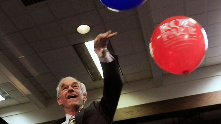 Ron Paul baut vor allem auf viele begeisterte Fans und deren Spenden.