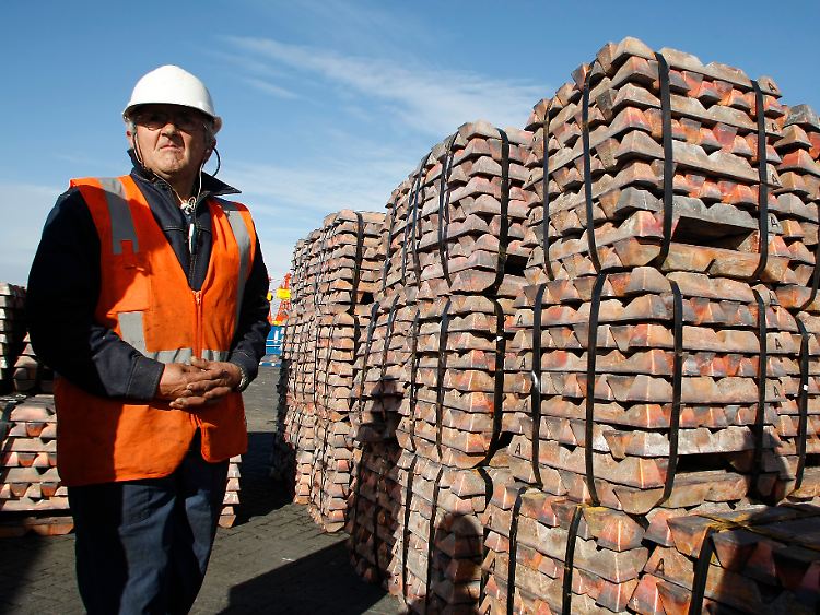 Kupfer kommt barrenweise aus Chile: Das Land westlich der Anden stellt rund ein Drittel der Weltkupferproduktion.