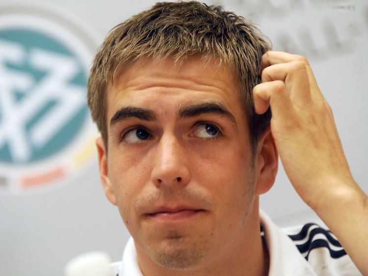 Fußball-Philosoph Lahm bei seiner Lieblingsbeschäftigung, dem angestrengten Nachdenken.