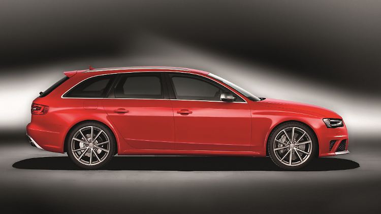 Der neue Audi RS4 Avant ist zum ersten Mal beim Genfer Autosalon zu sehen.