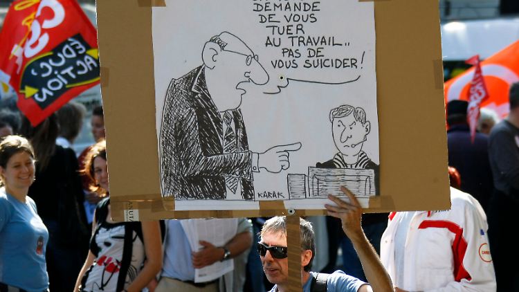 Ein Plakat bei einer Demonstration 2009: "France Télécom räumt ein: Wir fordern euch auf, euch zu Tode zu arbeiten, nicht Suizid zu begehen".