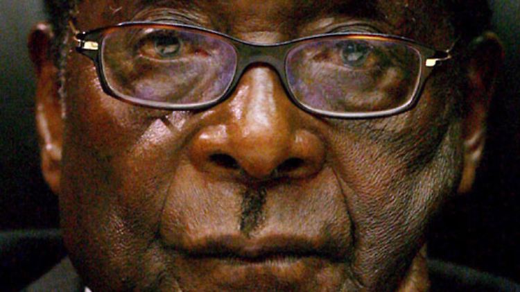 Komme, was wolle: Robert Mugabe klammert an der Macht in Simbabwe.