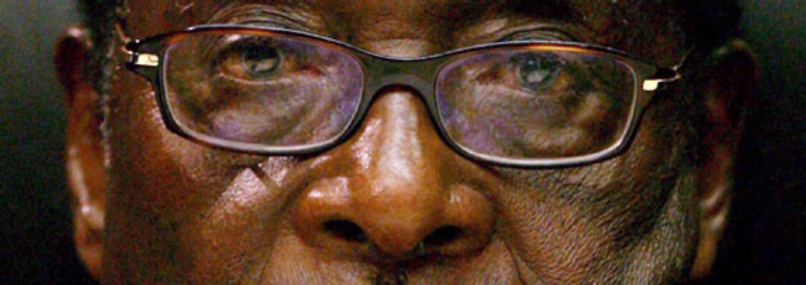 Komme, was wolle: Robert Mugabe klammert an der Macht in Simbabwe.