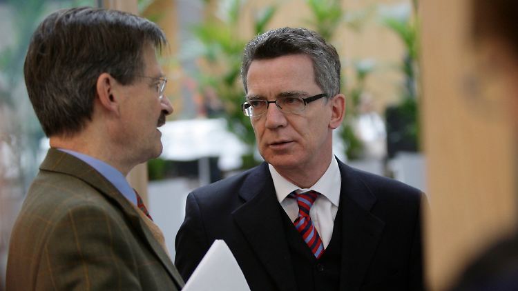 Hermann Otto Solms und Thomas de Maizière (r.). Der eine dürfte Minister werden, der andere eher nicht.