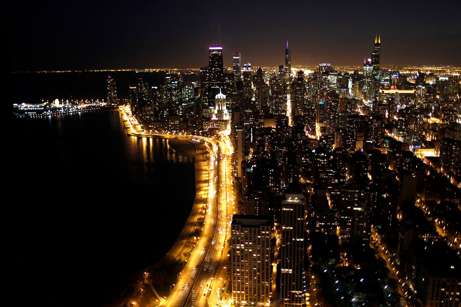 Chicago ist für Obama nicht nur politische Heimat, die Stadt lieferte auch das finanzielle Fundament seines Aufstiegs. Hier sitzen zwar nicht unbedingt seine größten Spender, wohl aber einige seiner treuesten - wie der scheue Medien-Mogul Fred Eychaner, der 2011 rund 1,5 Millionen Dollar überwies.