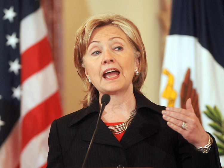 Clinton erwartet eine Stichwahl - geht aber auch davon aus, dass Karsai diese gewinnen würde.