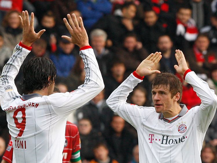 Pflichtaufgabe absolviert: Torschütze Müller (rechts) und Luca Toni.