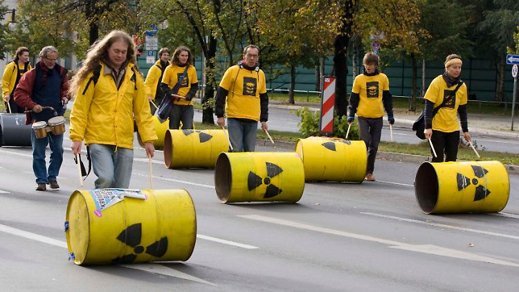 Atomkraftgegner begleiteten die Koalitionsverhandlungen mit Protesten, ...