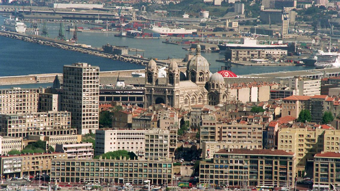 Blick auf die südfranzösische Hafenstadt Marseille, aufgenommen ...