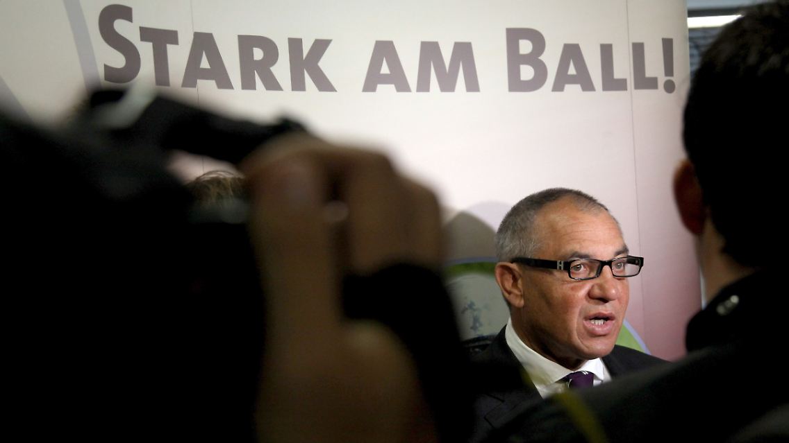 Sportlich läuft es für Felix Magath und seine Schalker rund, trotzdem findet sich der Verein in den negativen Schlagzeilen wieder.