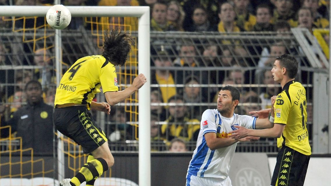 Subotic (links) macht mit seinem Kopfball alles klar.