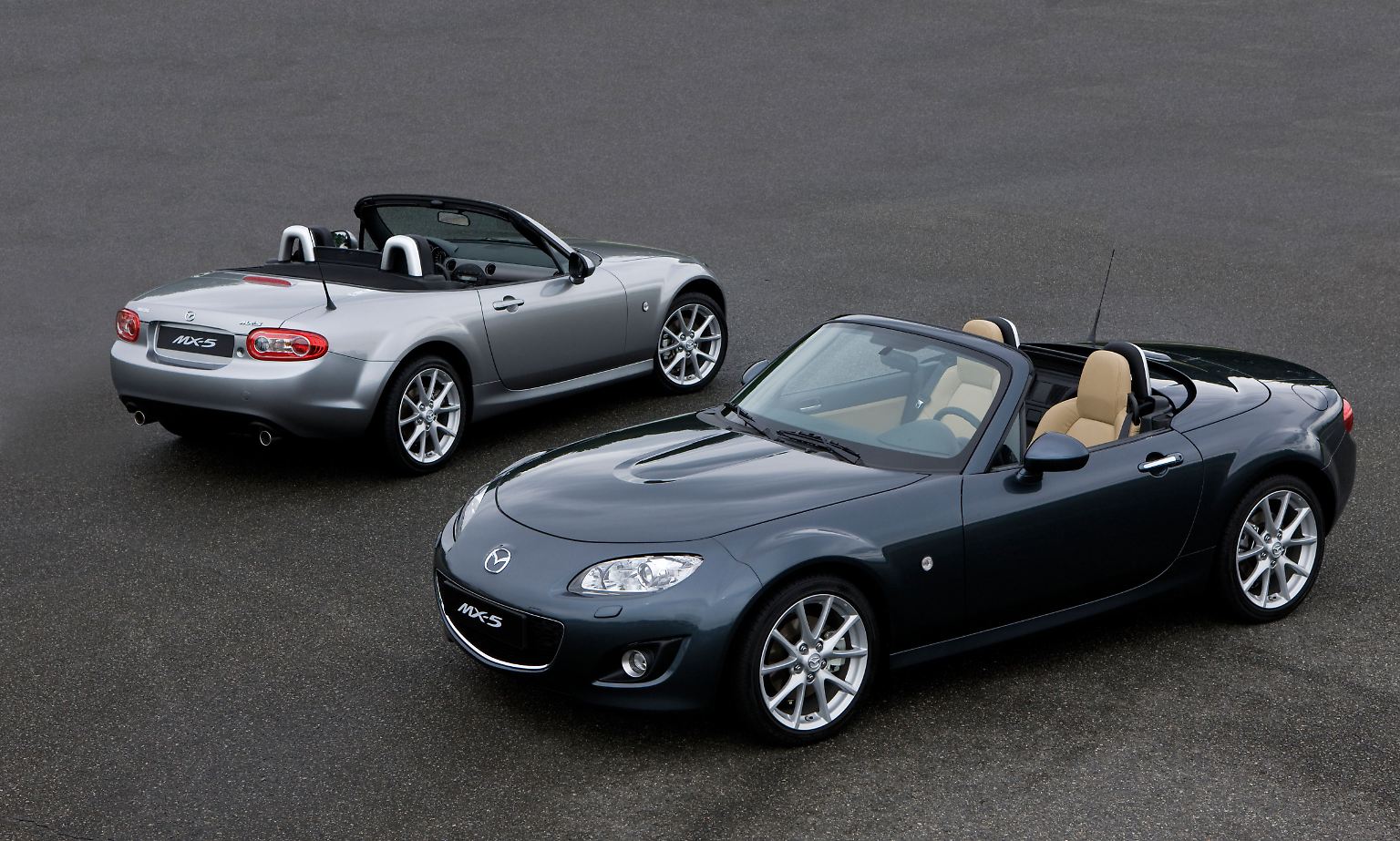 Mazda hat seinen Kult-Bestseller MX-5 in diesem Jahr zwar nicht  neu erfunden, hält aber mit der Version Hamaki ein schickes  Sondermodell bereit. Der Hamaki feiert auf dem Genfer Automobilsalon seine Premiere und ...