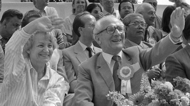 "Meine Kleine" spricht Honecker seine Frau Margot in den Tagebuch-Notizen an. Dabei hat er jahrelang unter der Ehe gelitten.