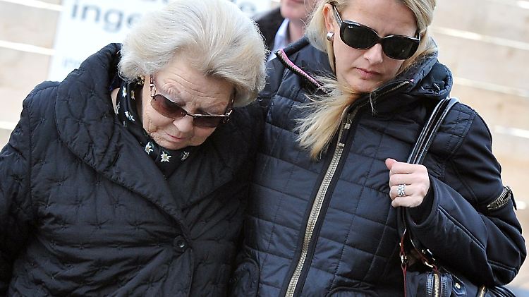 Beatrix und Mabel erreichen die Klinik.