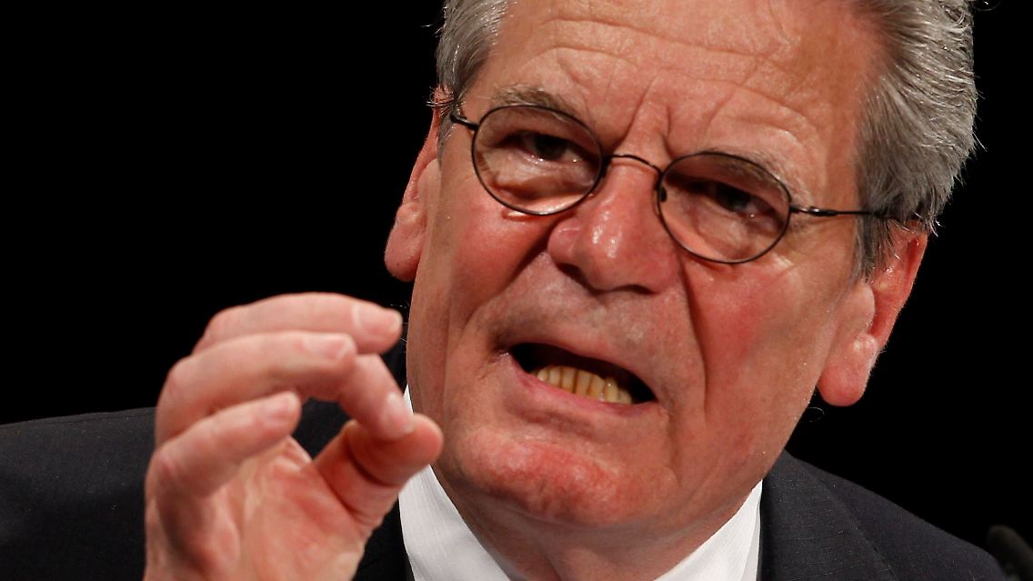 2012-02-19T202527Z_01_SIN803_RTRMDNP_3_GERMANY-PRESIDENT-GAUCK.JPG65587017677878693.jpg