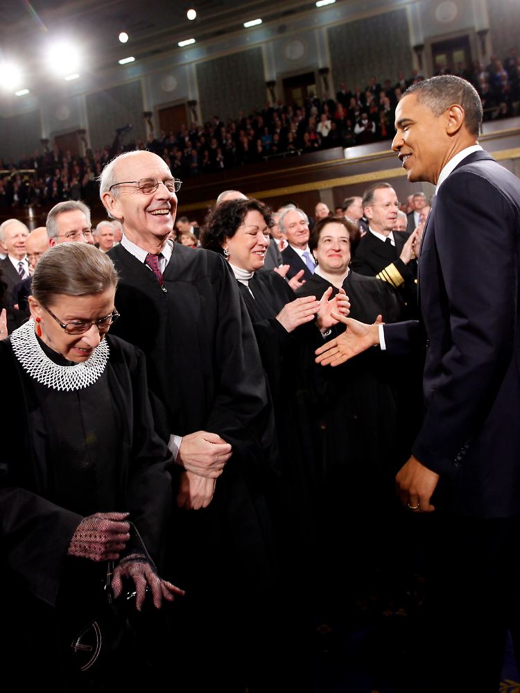 Die Richter Ruth Bader Ginsburg und Stephen Breyer bei Obamas Rede zur Page der Nation 2011.