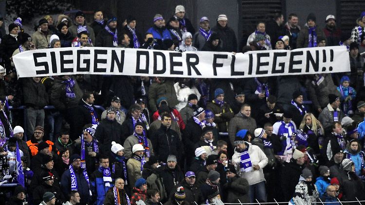 Aue-Fans haben eine klare Botschaft an Trainer Rico Schmitt.