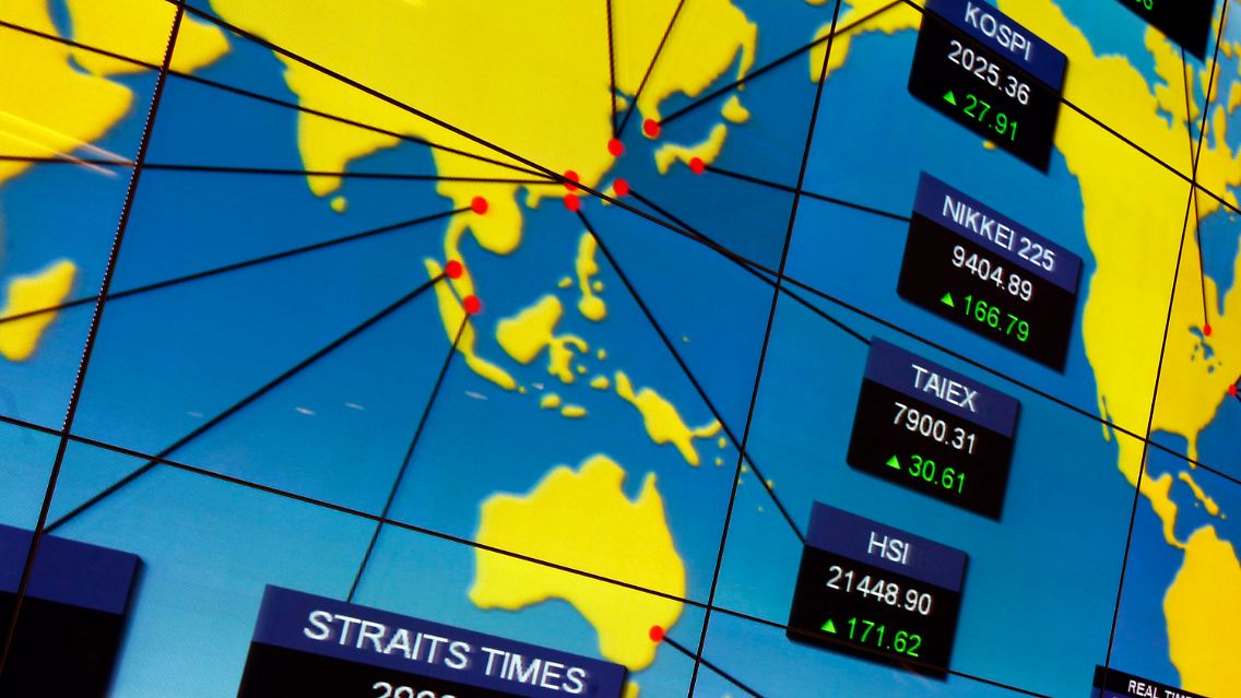 2012-02-17T050755Z_01_HKG01_RTRMDNP_3_MARKETS-GLOBAL.JPG6174310655355207537.jpg