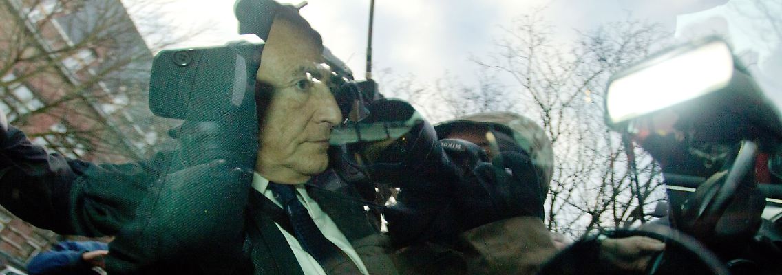 Dominique Strauss-Kahn erreicht die Polizeistation in Lille.