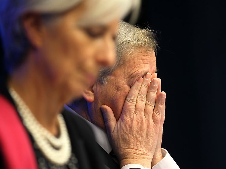 Schlaf-Defizite: ein müder Eurogruppen-Chef Jean-Claude Juncker neben IWF-Chefin Christine Lagarde.
