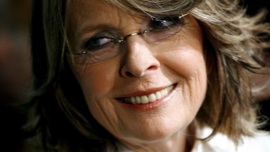 Eine Frau in den besten Jahren: 63, busy und Mutter junger Kinder, das ist Diane Keaton.