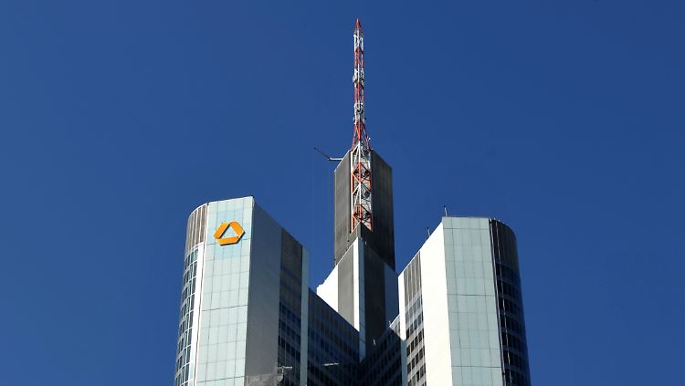 Mehr Schein als Sein? Der 259 Meter hohe Coba-Wolkenkratzer bestimmt die Frankfurter Skyline.