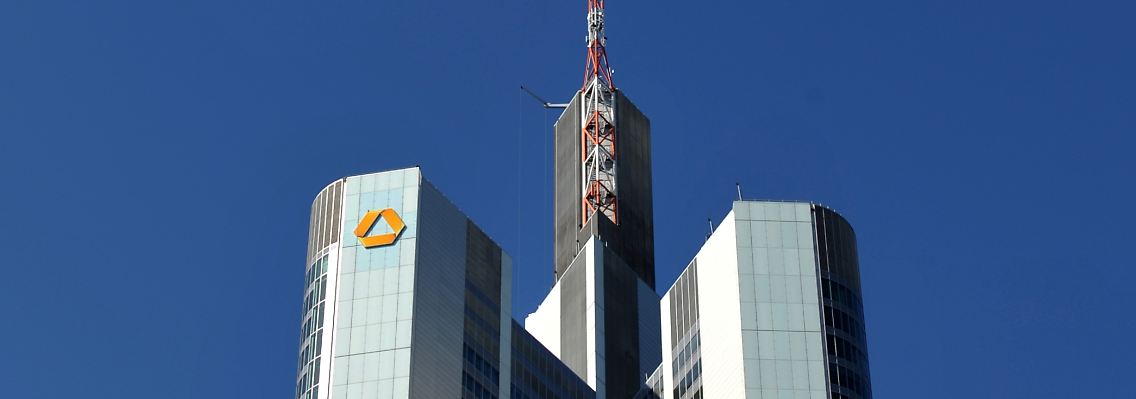 Mehr Schein als Sein? Der 259 Meter hohe Coba-Wolkenkratzer bestimmt die Frankfurter Skyline.